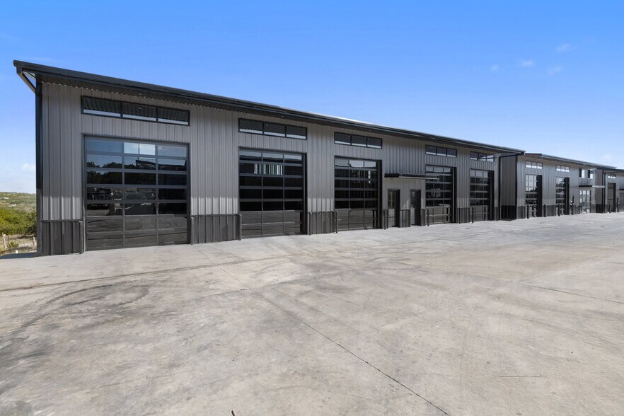 451 Farrell Rd, Dripping Springs, TX à vendre - Photo du bâtiment - Image 1 de 14