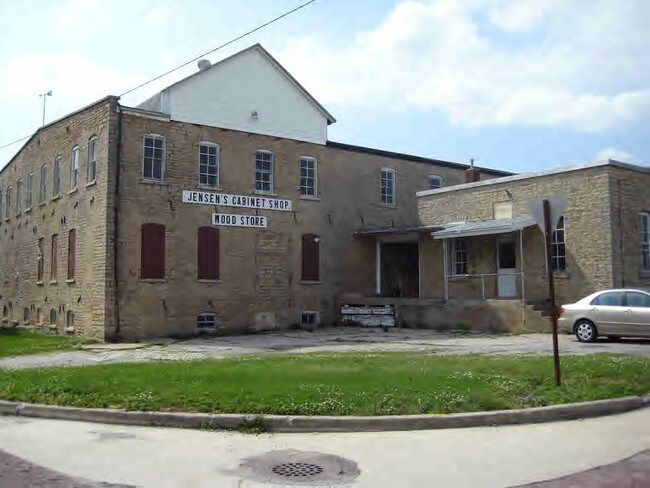 More details for 203 W 2nd St, Gilman, IL - Industrial for Sale