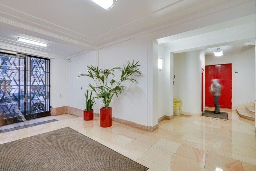 4 Bis Rue Lord Byron, Paris for sale - Building Photo - Image 3 of 14