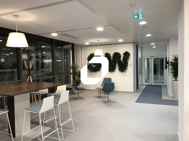 Office in Versailles for lease - Lobby - Image 2 of 13