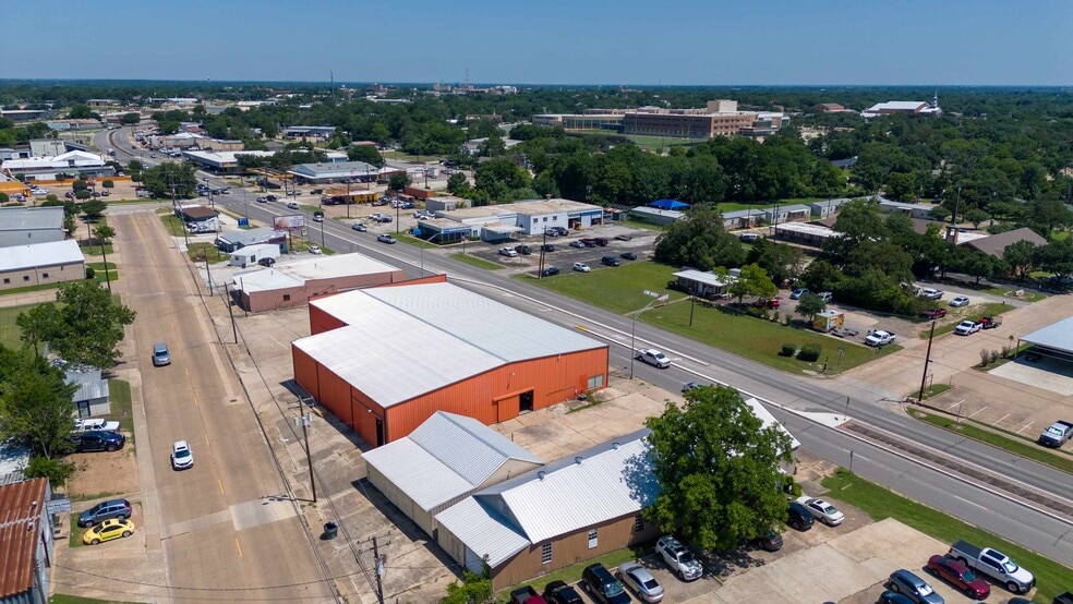 1502 S Texas Ave, Bryan, TX à louer - Photo du bâtiment - Image 2 de 9