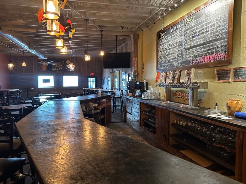 130 E Goodnight Ave, Aransas Pass, TX for sale - Interior Photo - Image 3 of 40