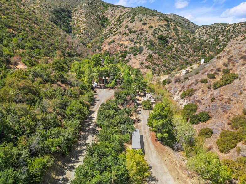 2598 Bulrush Cir, Corona, CA à vendre - Photo du bâtiment - Image 3 de 38