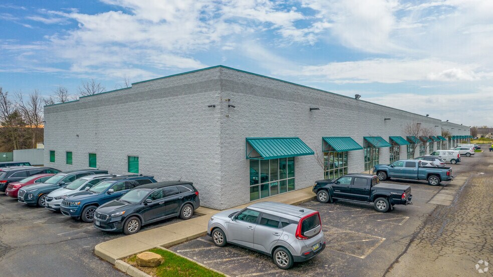 2402-2426 Advanced Business Center Dr, Columbus, OH à louer - Photo principale - Image 1 de 7