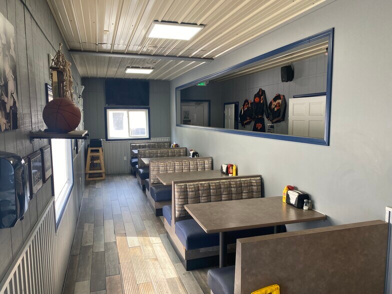 1 N. Main St., Chrisney, IN à vendre - Photo du bâtiment - Image 3 de 7