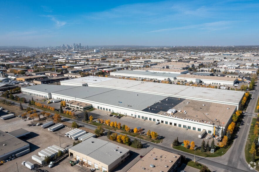 4660-4770 68 Ave SE, Calgary, AB à louer - Aérien - Image 2 de 7