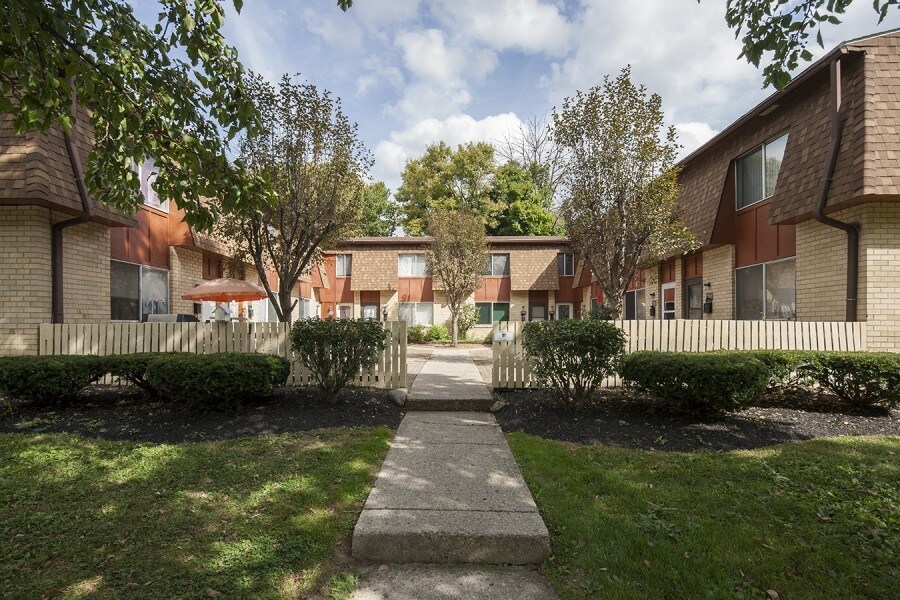 7270-7292 Broadwyn Dr, Reynoldsburg, OH for sale Building Photo- Image 1 of 1