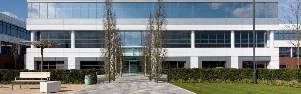 Guildford Business Park Rd, Guildford à louer - Photo du bâtiment - Image 3 de 7
