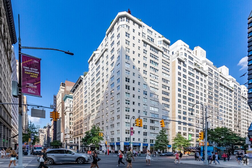 69 Fifth Ave, New York, NY à vendre - Photo du bâtiment - Image 1 de 5