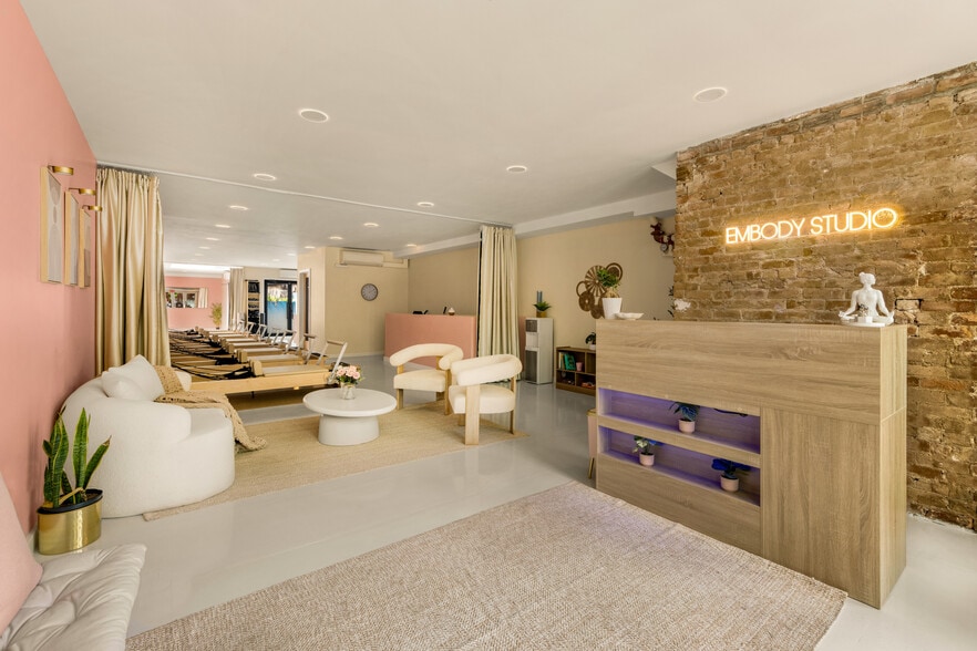 320 Tompkins Ave, Brooklyn, NY for sale - Interior Photo - Image 2 of 34