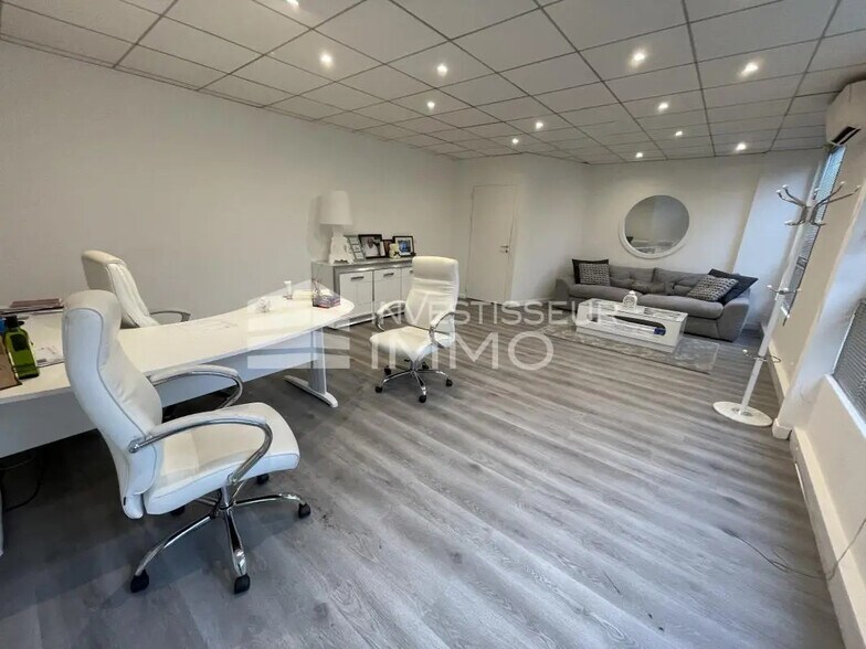 Industrial in Torcy for sale - Interior Photo - Image 3 of 3