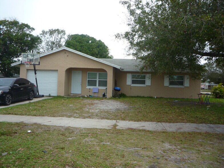 St Lucie County & Indian River County portefeuille de 13 propriétés à vendre sur LoopNet.ca - Photo du bâtiment - Image 2 de 12