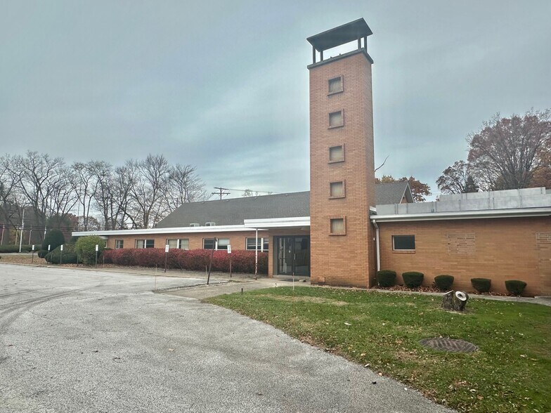 5723-5733 Hopkins Rd, Mentor, OH à vendre - Photo du bâtiment - Image 2 de 5