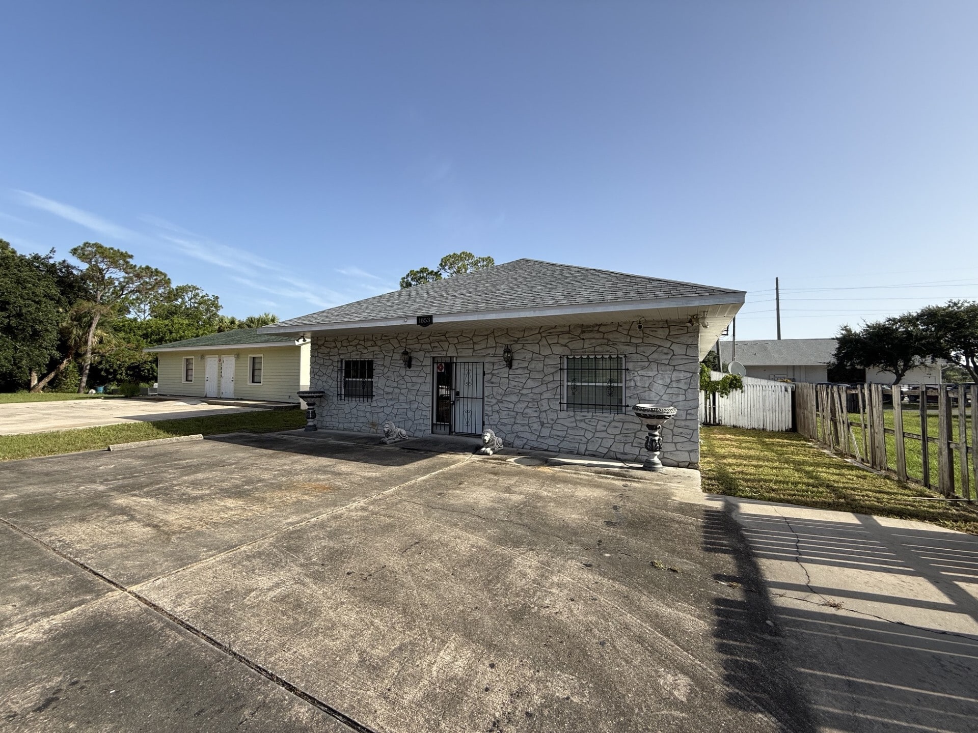 1853 Canova St SE, Palm Bay, FL for sale Primary Photo- Image 1 of 14