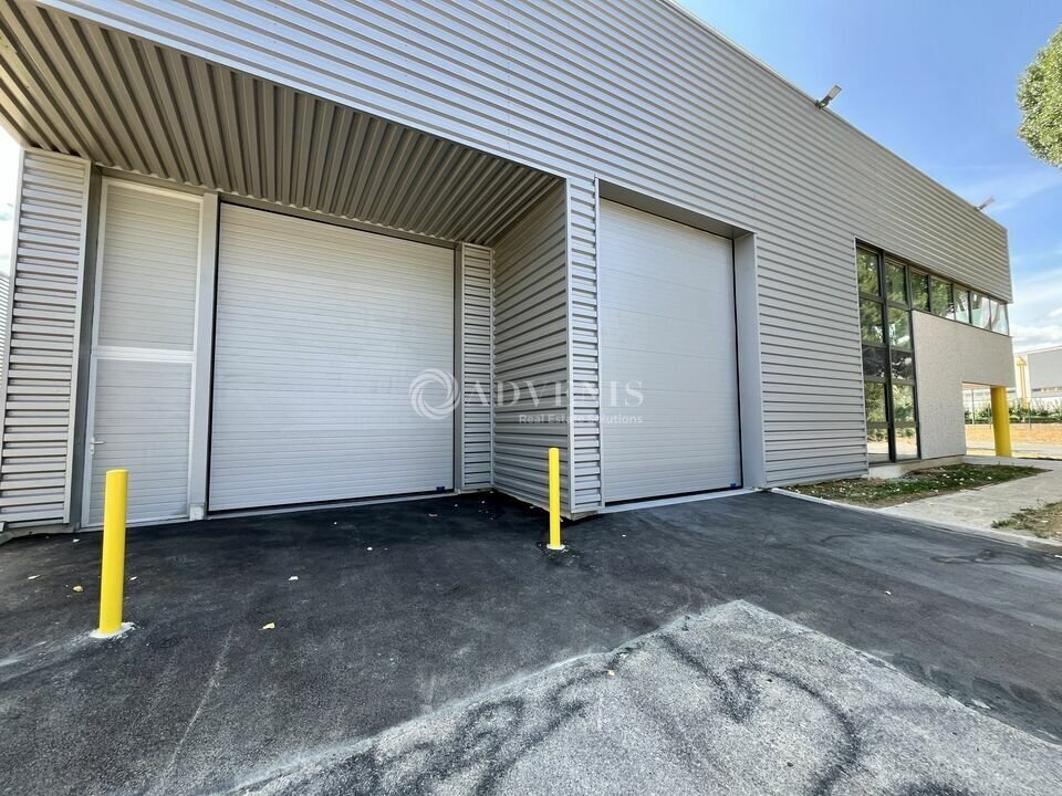 Flex dans Le Mesnil Amelot à louer Photo du bâtiment- Image 1 de 10
