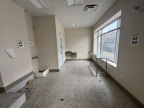 515 West Ave, Bridgeport, CT for lease Interior Photo- Image 2 of 6
