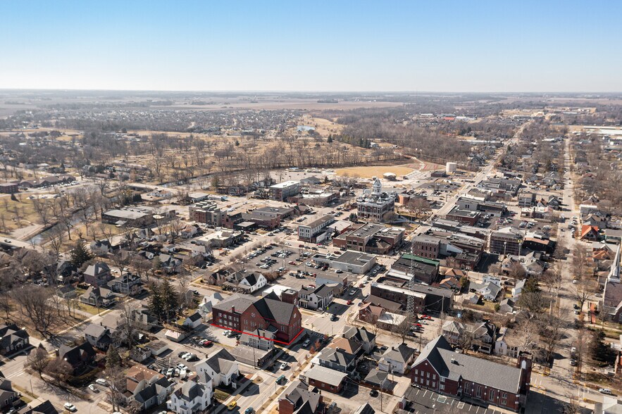 201 E Jefferson St, Franklin, IN à louer - Photo du bâtiment - Image 3 de 11