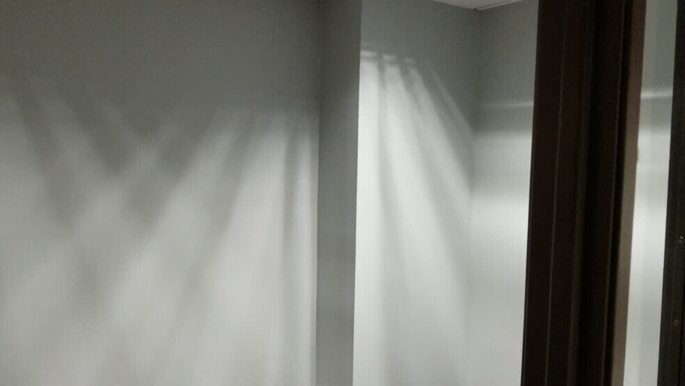 28124 Orchard Lake Rd, Farmington Hills, MI à louer - Vidéo sur l’inscription commerciale - Image 2 de 8