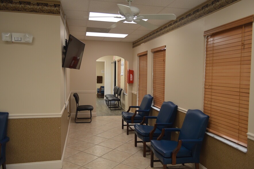 1409 Kingsley Ave, Orange Park, FL à vendre - Photo intérieure - Image 3 de 7