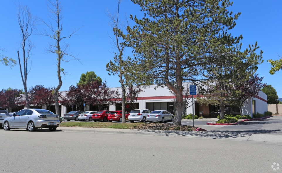 1039 Serpentine Ln, Pleasanton, CA for lease - Building Photo - Image 2 of 12