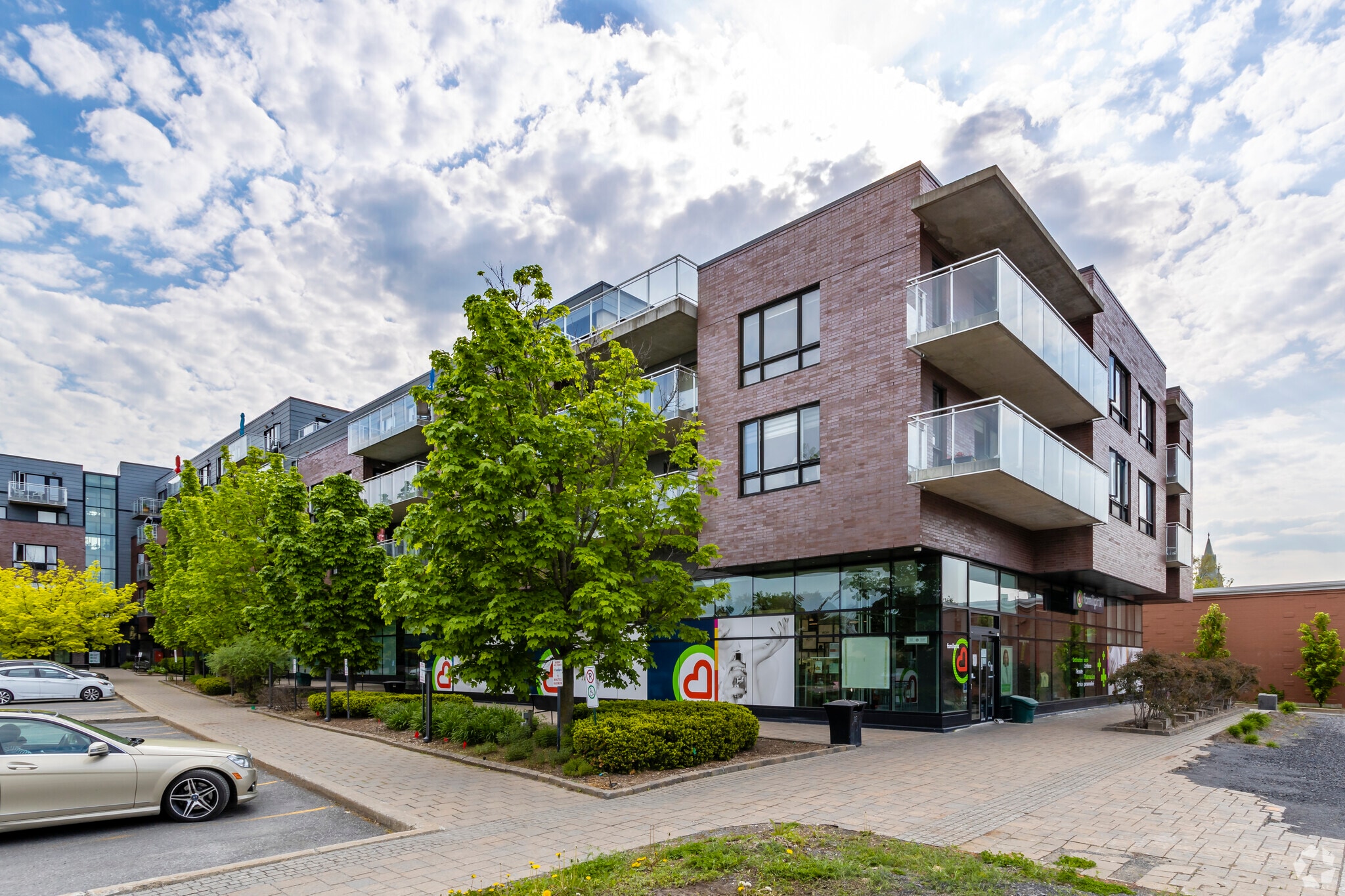 1540 Montarville Rue, Saint-bruno, QC for lease Primary Photo- Image 1 of 6