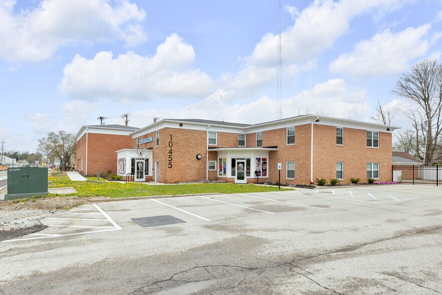 10455-10499 N College Ave, Carmel, IN à vendre - Photo du bâtiment - Image 2 de 52