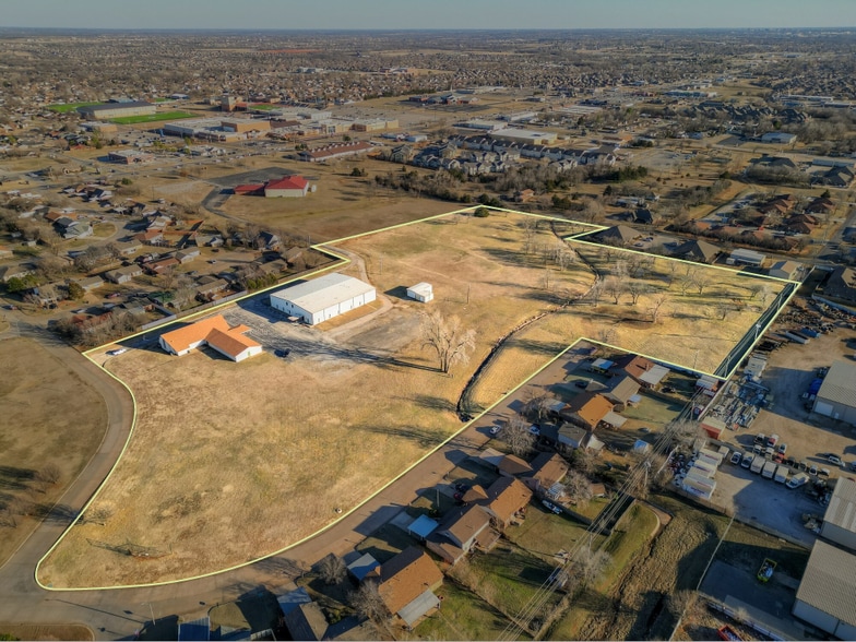 408 Century Dr, Moore, OK à vendre - Photo du bâtiment - Image 1 de 5