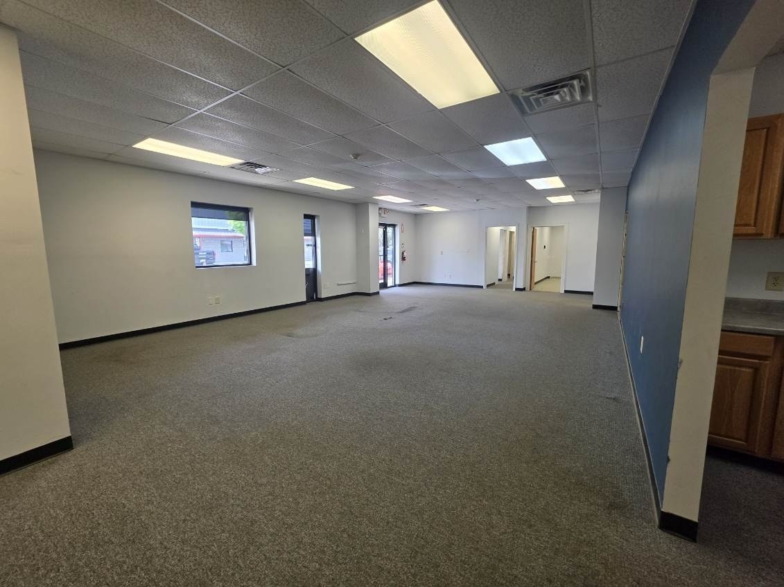 1030 Elizabeth St, Nicholasville, KY for lease Interior Photo- Image 1 of 22