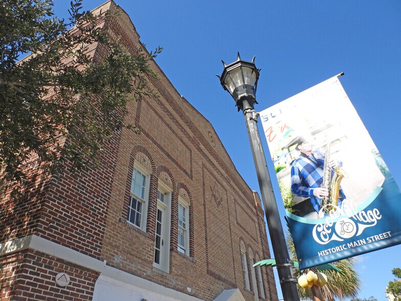 319 Brevard Ave, Cocoa, FL à louer - Photo du bâtiment - Image 3 de 13