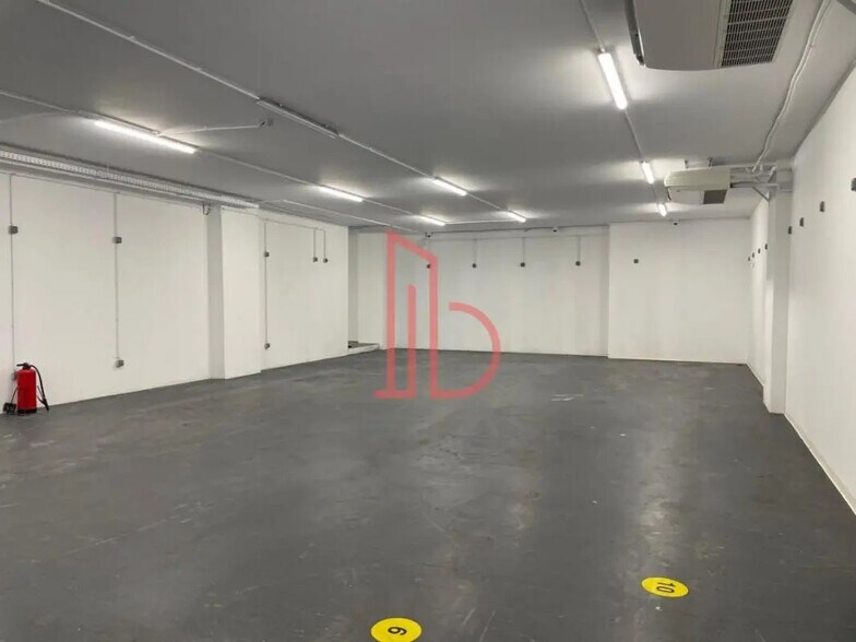 Office in Bordeaux for lease - Interior Photo - Image 1 of 5