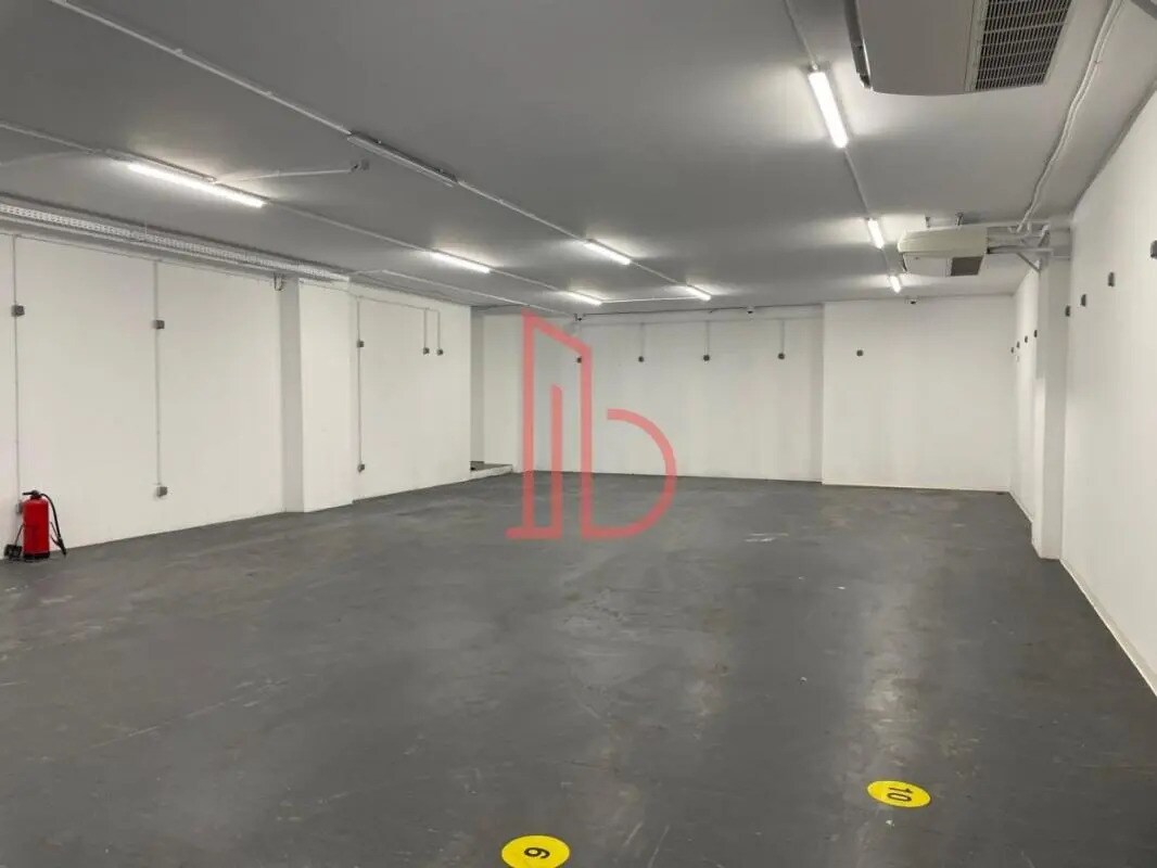 Office in Bordeaux for lease Interior Photo- Image 1 of 6