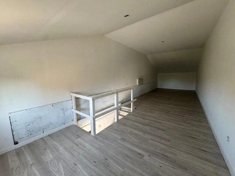 Bureau dans Porcheville à louer - Photo intérieure - Image 3 de 10