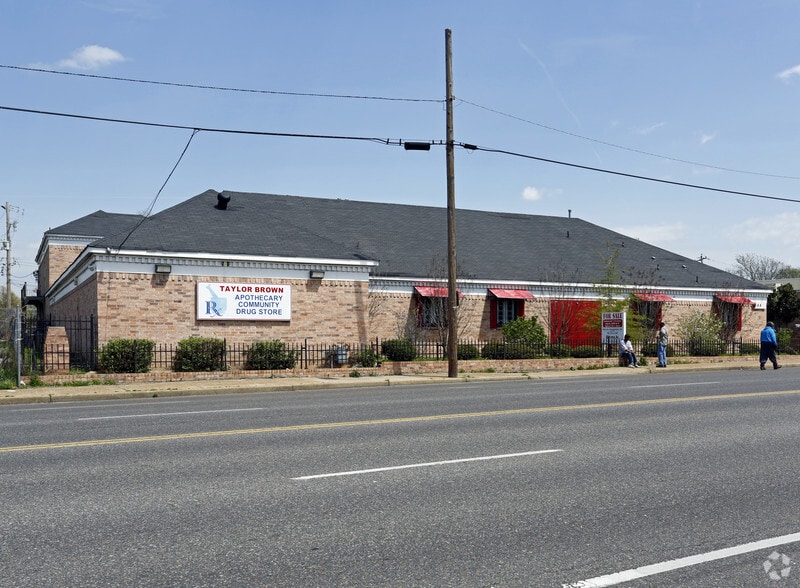 568 Poplar Ave, Memphis, TN for lease - Building Photo - Image 2 of 8