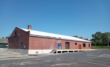 311 Stiles Ave, Savannah, GA for lease Building Photo- Image 2 of 3