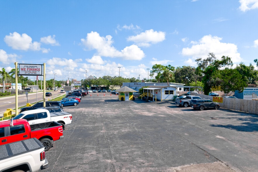 1827 9th St W, Bradenton, FL à vendre - Photo du bâtiment - Image 3 de 15