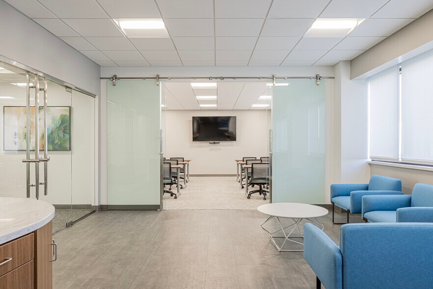 515 W Mayfield Rd, Arlington, TX à louer - Photo intérieure - Image 3 de 4