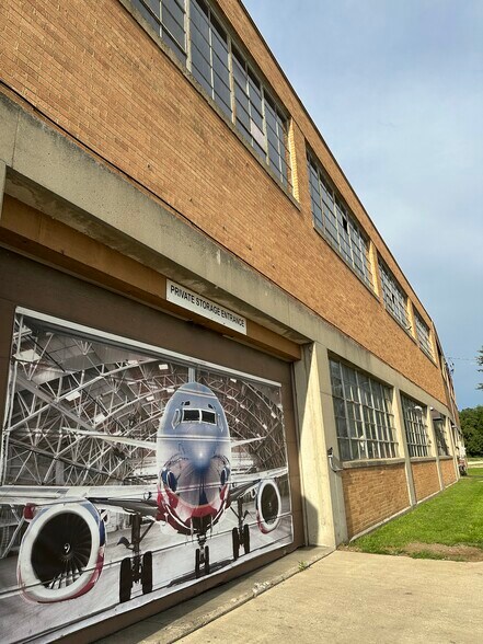 301 W 3rd St, Sterling, IL à vendre - Photo du bâtiment - Image 3 de 23