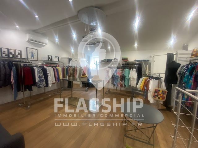 Retail in Nanterre for lease Building Photo- Image 1 of 8