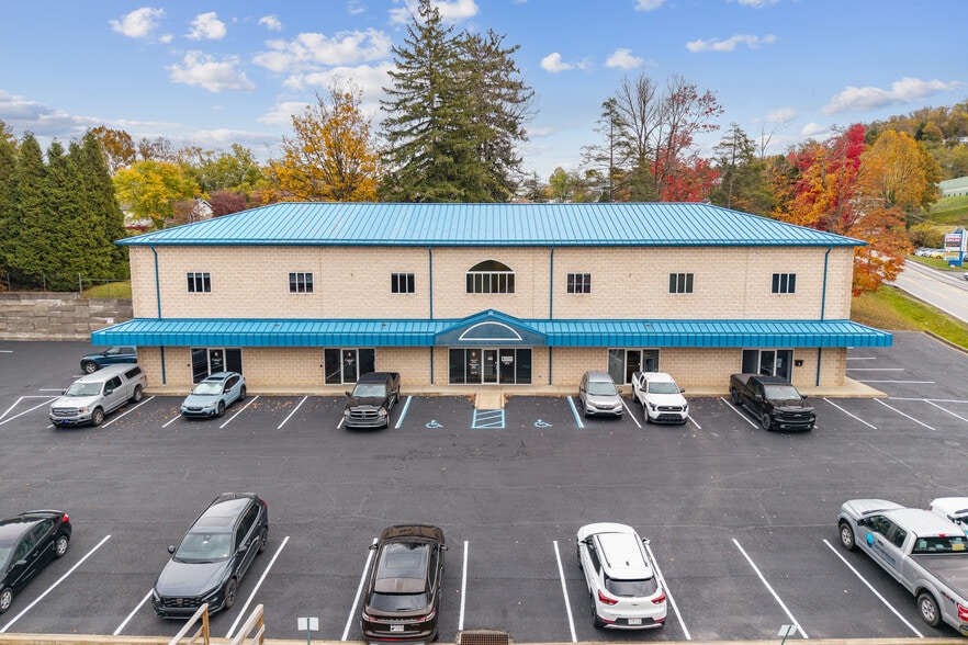 742 Fairmont Rd, Morgantown, WV for lease - Building Photo - Image 1 of 14