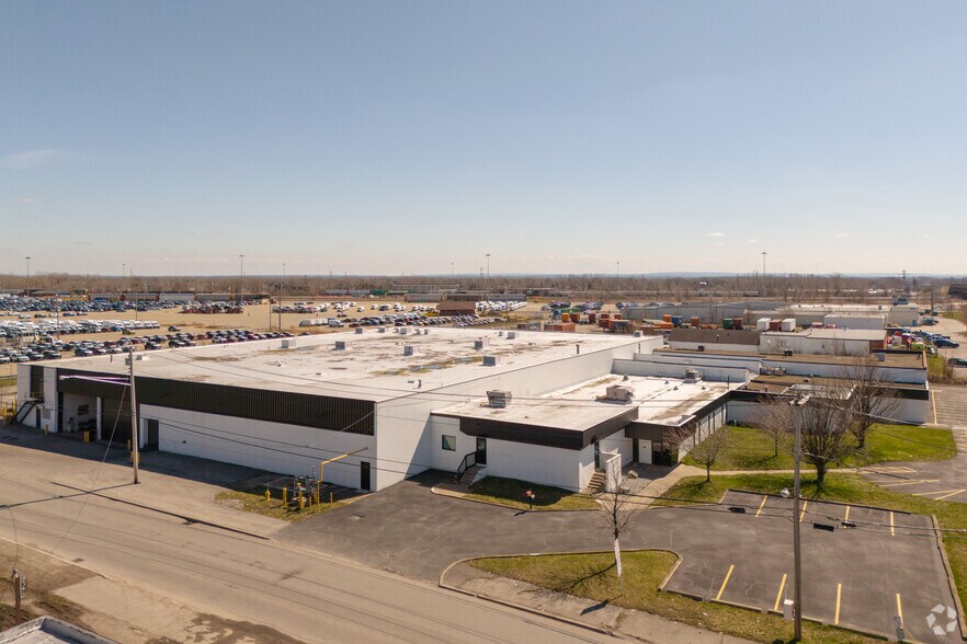 1885 Harlem Rd, Buffalo, NY à vendre - Photo principale - Image 1 de 31