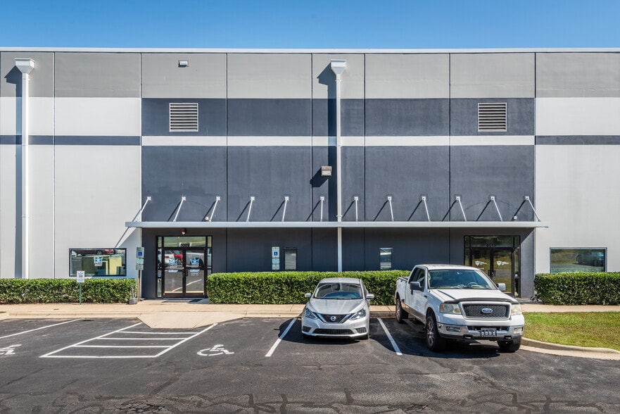 8009-8013 Purfoy Rd, Fuquay Varina, NC for lease - Building Photo - Image 3 of 6