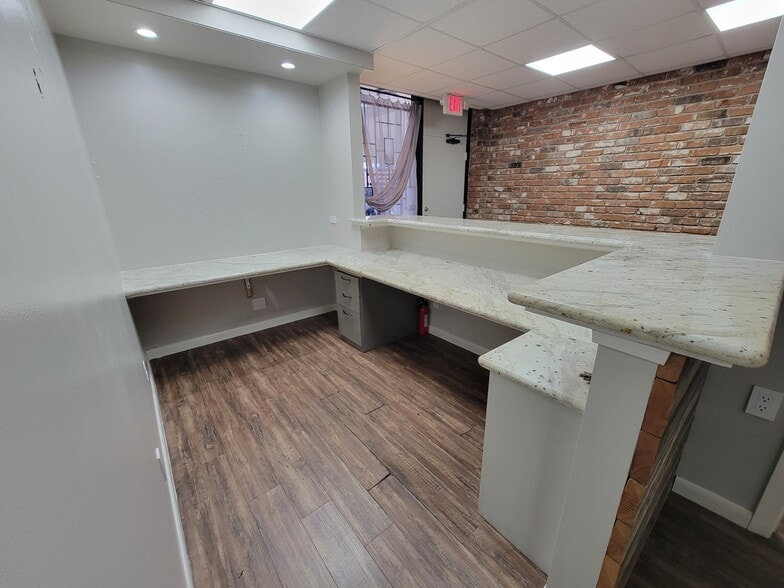 4910 Willowbend Blvd, Houston, TX for lease - Primary Photo - Image 3 of 26