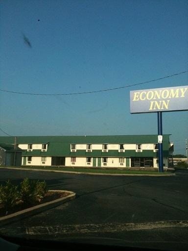 932 S Kerr Blvd, Sallisaw, OK for sale Primary Photo- Image 1 of 11