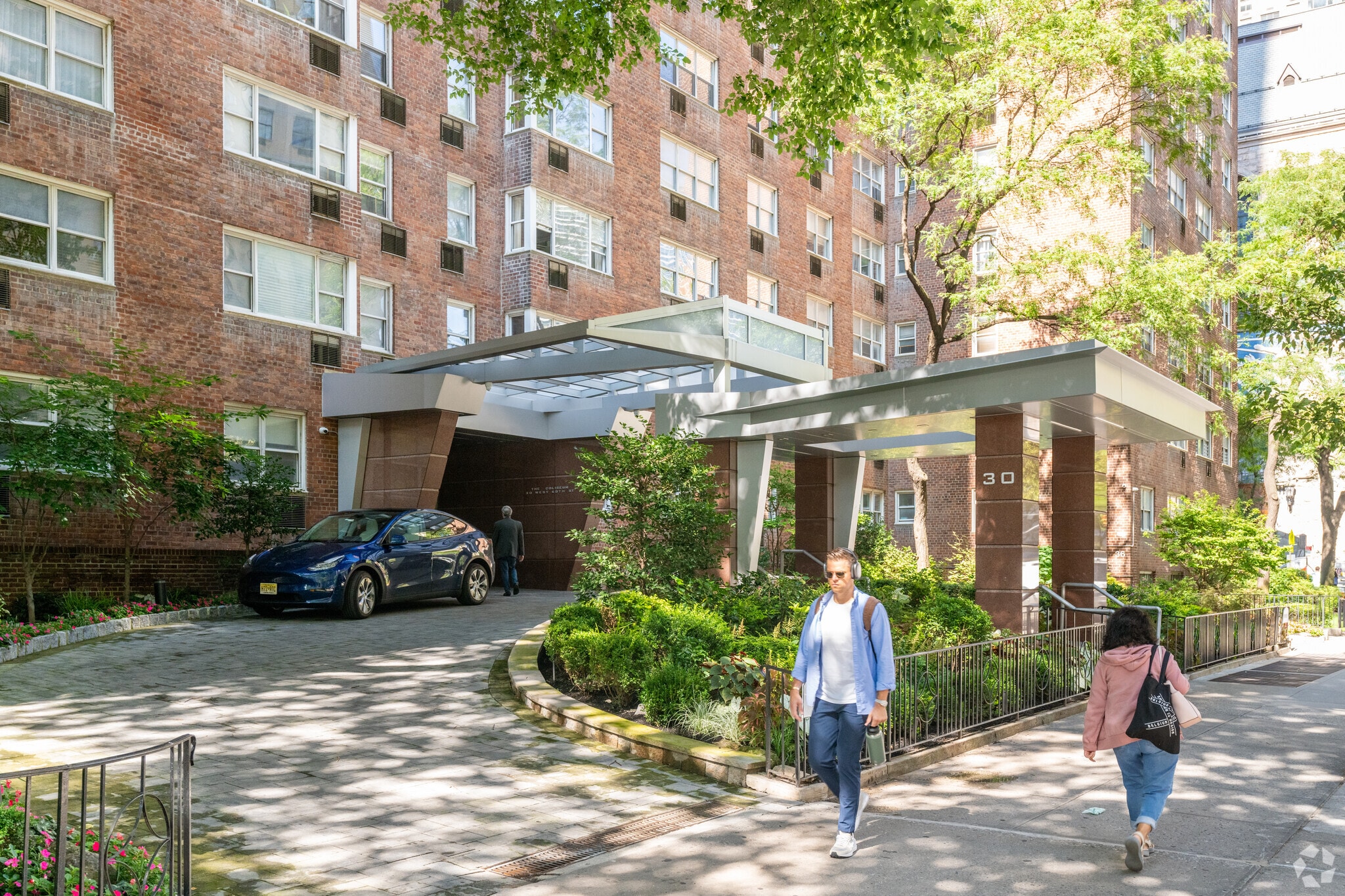 30 W 60th St, New York, NY for lease Building Photo- Image 1 of 19