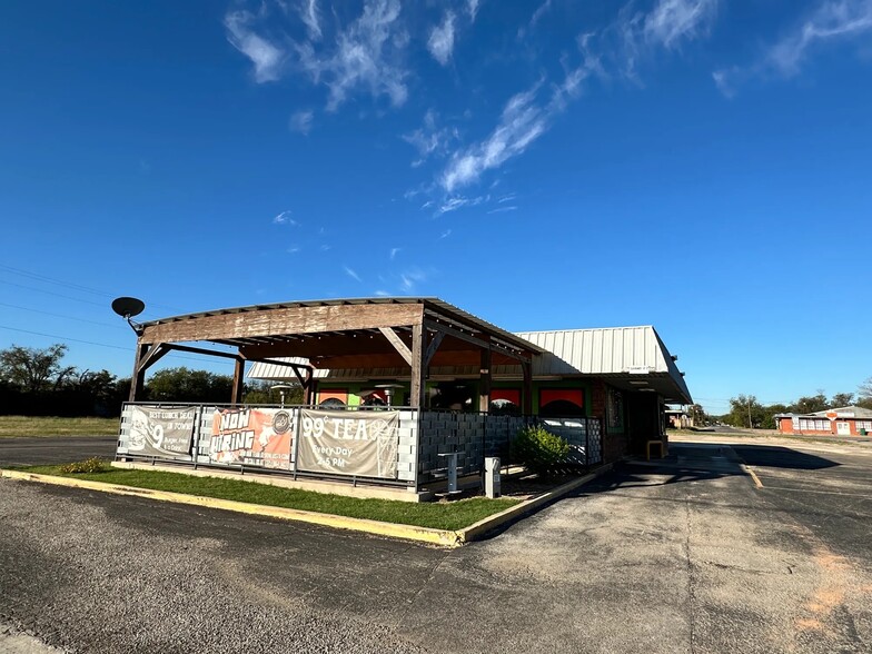 2000 S Commercial Ave, Coleman, TX for sale - Building Photo - Image 2 of 27