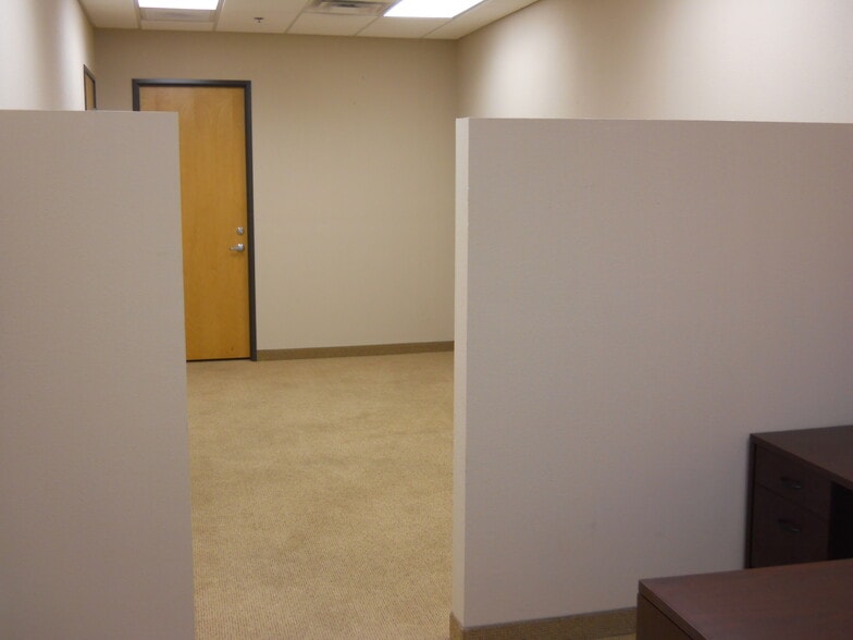 9915 E Bell Rd, Scottsdale, AZ for lease - Interior Photo - Image 2 of 4