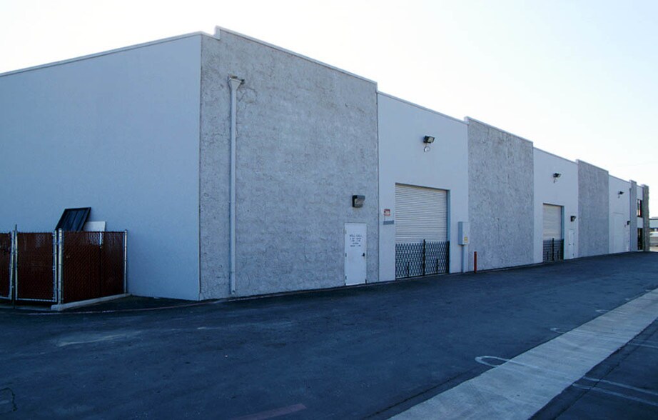 2400 Pullman St, Santa Ana, CA à louer - Autre - Image 2 de 8