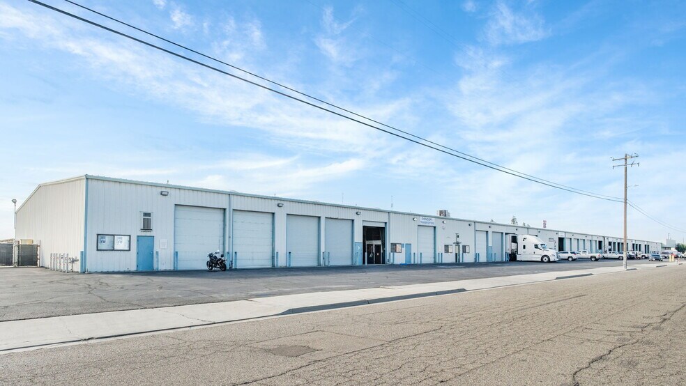 2695 S Cherry Ave, Fresno, CA for lease - Building Photo - Image 1 of 11