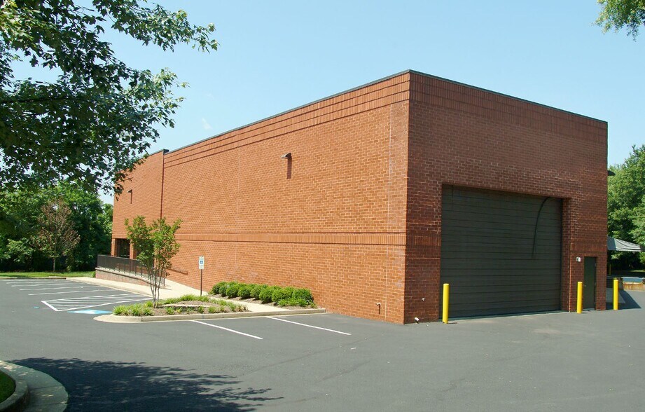 3946 Deep Rock Rd, Richmond, VA à louer - Photo du bâtiment - Image 3 de 3