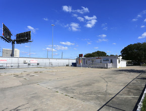 103 S Highway 6, Houston, TX à vendre - Photo du bâtiment - Image 1 de 1